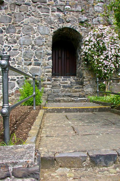 images/bilderleisten/burg_ellar/burg_ellar%20(24).jpg#joomlaImage://local-images/bilderleisten/burg_ellar/burg_ellar (24).jpg?width=465&height=700