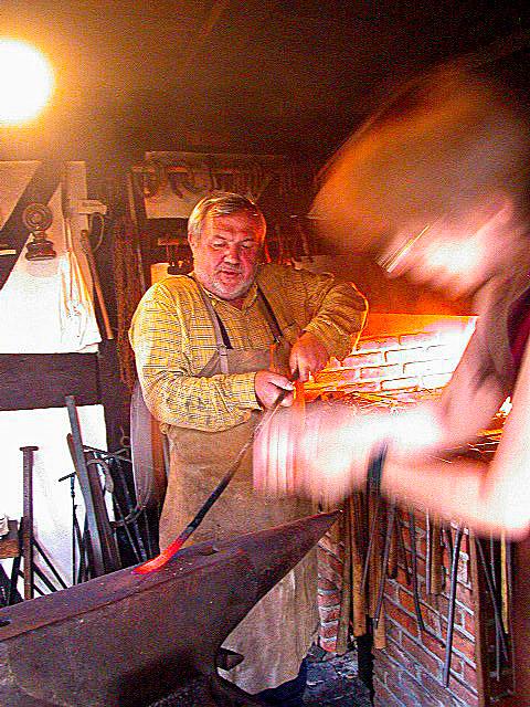 images/bilderleisten/burgschmiede/burgschmiede%20(20).jpg#joomlaImage://local-images/bilderleisten/burgschmiede/burgschmiede (20).jpg?width=480&height=640