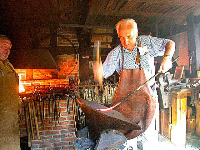 images/bilderleisten/burgschmiede/burgschmiede%20(24).jpg#joomlaImage://local-images/bilderleisten/burgschmiede/burgschmiede (24).jpg?width=640&height=480