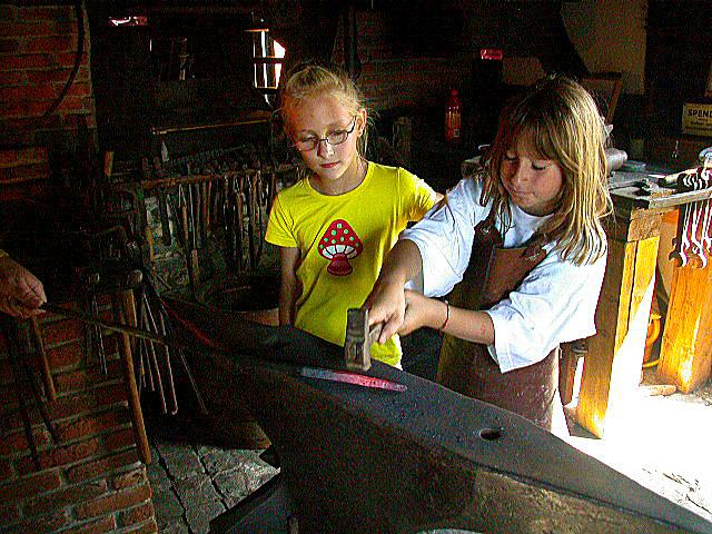 images/bilderleisten/burgschmiede/burgschmiede%20(27).jpg#joomlaImage://local-images/bilderleisten/burgschmiede/burgschmiede (27).jpg?width=640&height=480