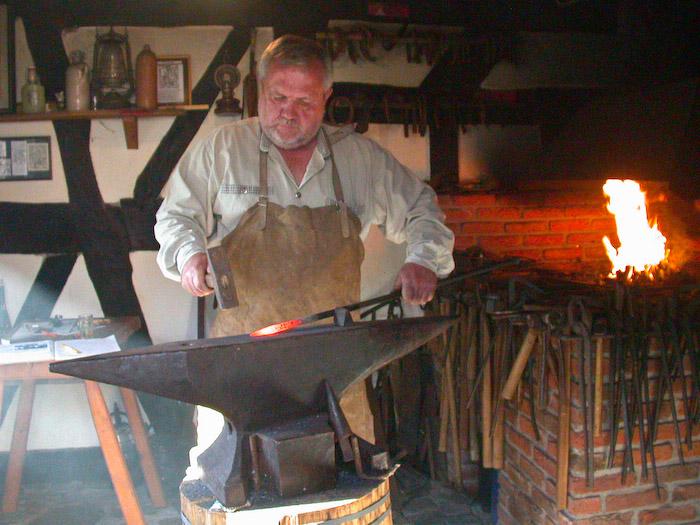 images/bilderleisten/burgschmiede/burgschmiede%20(5).jpg#joomlaImage://local-images/bilderleisten/burgschmiede/burgschmiede (5).jpg?width=700&height=525