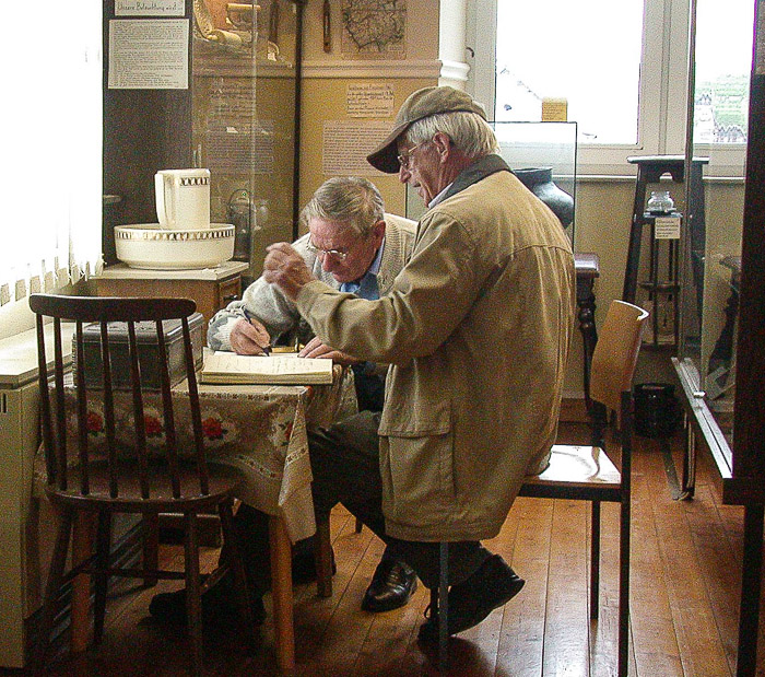 images/bilderleisten/ludwig_boeshaus/01%20(18).jpg#joomlaImage://local-images/bilderleisten/ludwig_boeshaus/01 (18).jpg?width=700&height=619